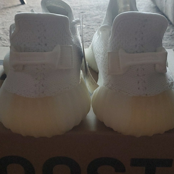 Yeezy Boost 350V2 - Picture 6 of 7